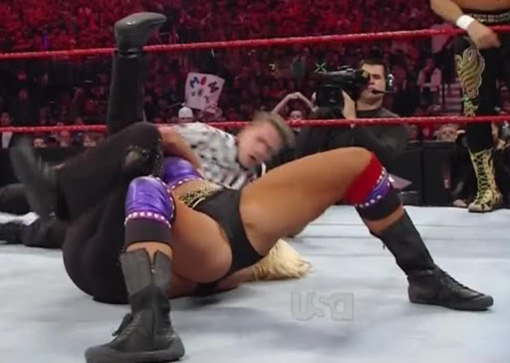 Trapasy vo wrestlingu však sú úplne bežná vec. Hlavne sexi wrestlerky sa červenali, keď nechtiac odhalili holé prsia či dokonca rozkroky