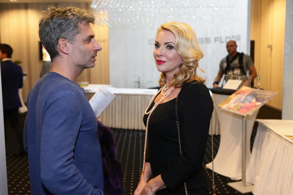 Galavečer nadácie detského kardiocentra - Cez umenie k detskému srdcu, predstavovanie kalendára fotografky Jana Keketi, umeleckých diel rôznych autorov v cetne Márie Demitrovej - spojených s dražbou
a účinkovala skupina FRAGILE, moderovala Jarmila Lajčáková - Hargašová