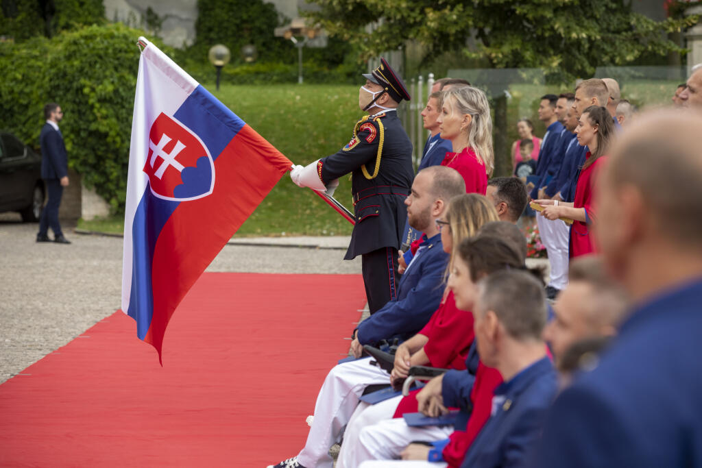 Slovenskí oympionici skladajú prisahu do rúk prezidentky Zuzany Čaputovej pred odletom do Tokia.