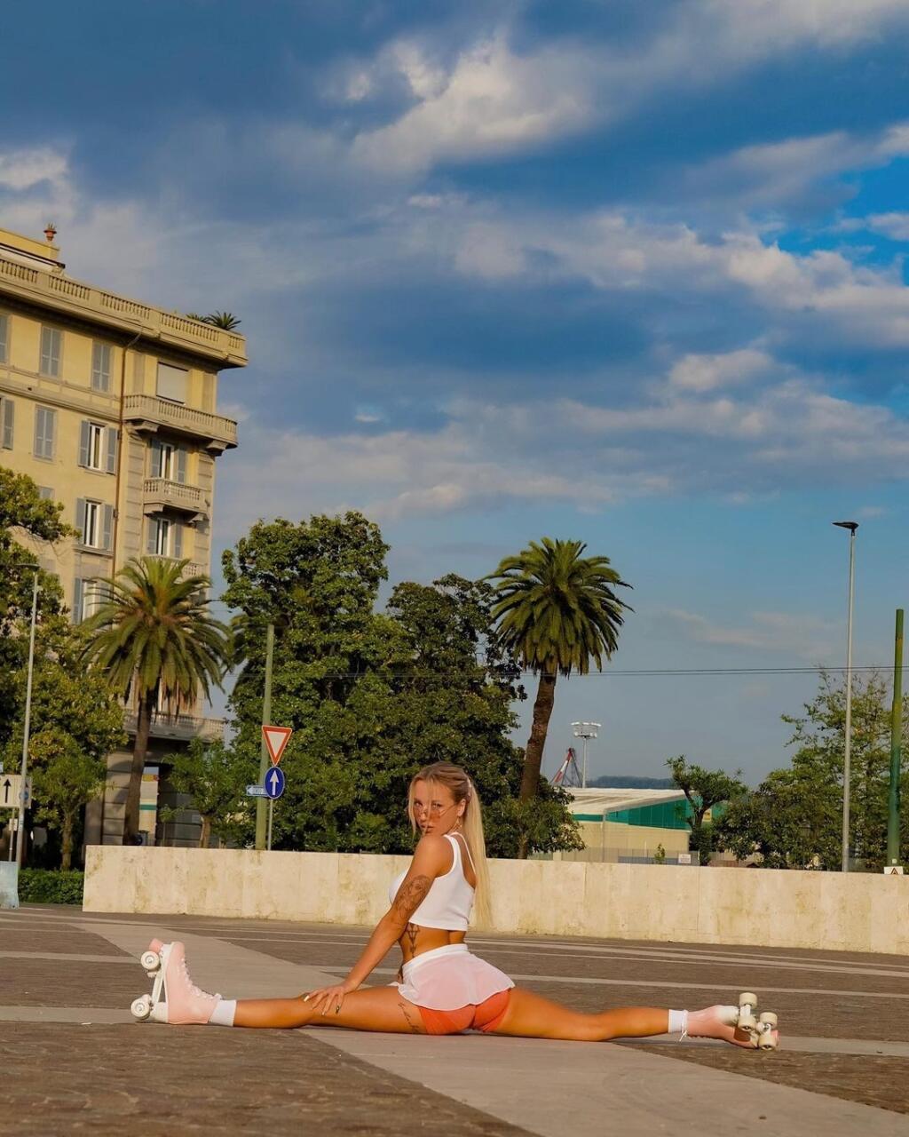 Priateľka futbalistu Jakuba Kiwiora Claudia má nevšedné hobby a prácu.