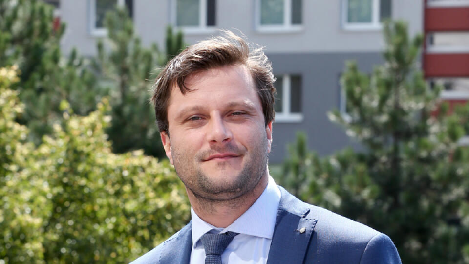 Marek Geišberg hrá v seriáli postavu právnika.