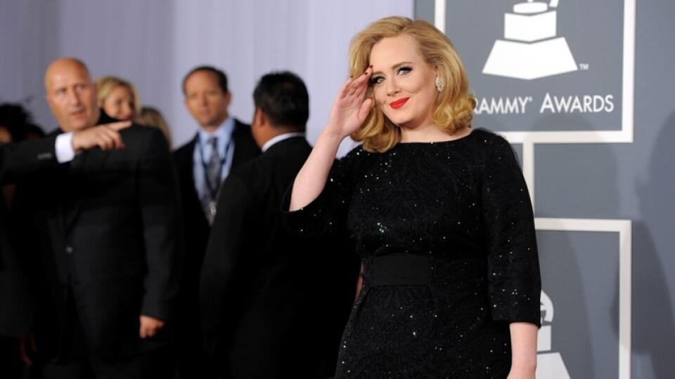 Adele bude možno onedlho chystať svadbu.