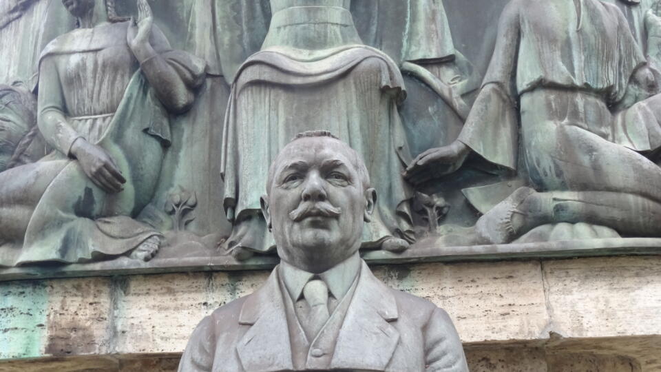 Detail náhrobku prvého slovenského župana, Košickej veľžupy, Jána Rumanna.