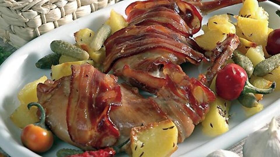 Pečený králik so slaninou. Recept, ktorý zaručene podráždi vaše chuťové bunky