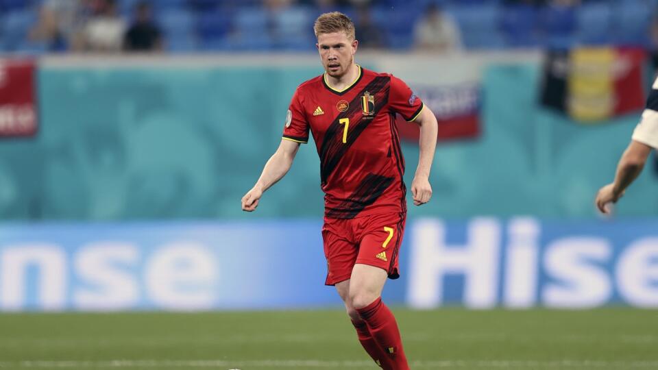 WA 49 Petrohrad - Belgický futbalista Kevin De Bruyne počas zápasu základnej B-skupiny Fínsko - Belgicko na ME vo futbale v Petrohrade 21. júna 2021. FOTO TASR/AP
Belgium's Kevin De Bruyne controls the ball during the Euro 2020 soccer championship group B match between Finland and Belgium at Saint Petersburg stadium, in St. Petersburg, Russia, Monday, June 21, 2021. (Lars Baron/Pool via AP)