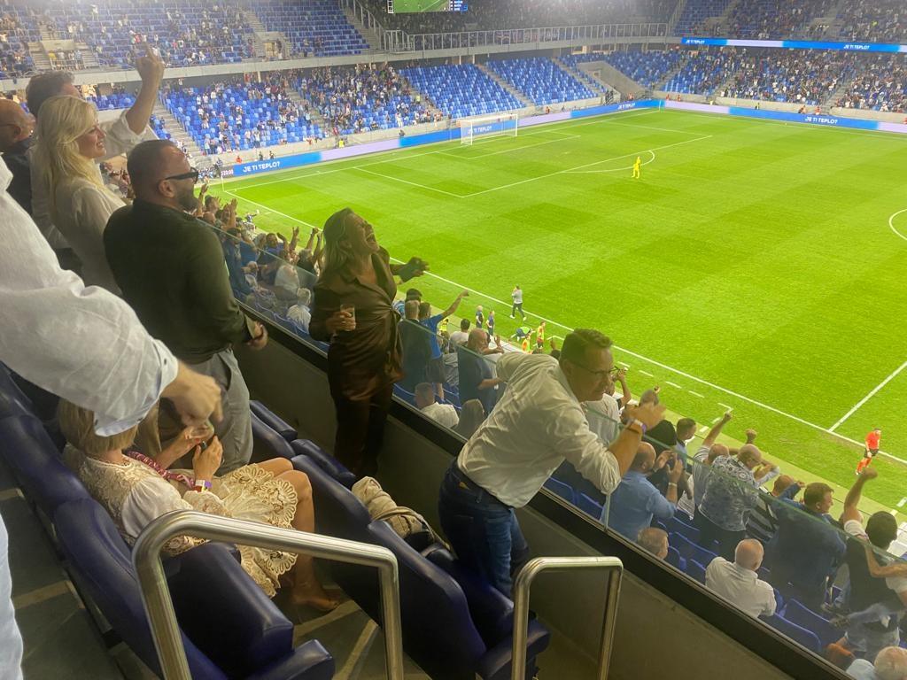 Bývalá tenistka a dnes poslankyňa parlamentu za Sme rodina je veľká futbalová fanúšička a špeciálne fanúšička Slovana Bratislava, čo viackrát potvrdila v zápasoch tohtoročnej Európskej konferenčnej ligy. Teraz Tabák poslala odkaz samotnému Ronaldovi.