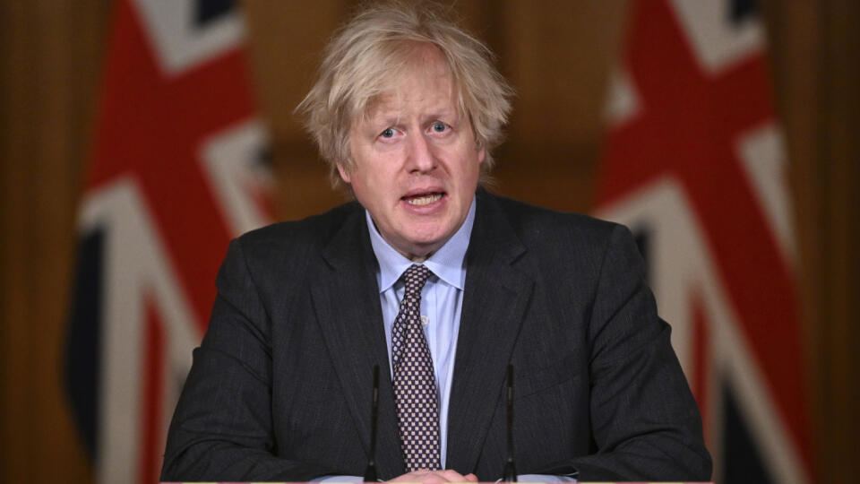 EBE 39 Londýn - Na snímke britský premiér Boris Johnson počas televíznej tlačovej konferencie vo svojom sídle na Downing Street 10 v Londýne 22. februára 2021. Johnson v pondelok predstavil štvorfázový plán postupného uvoľňovania opatrení proti šíreniu nového koronavírusu. Johnson načrtol