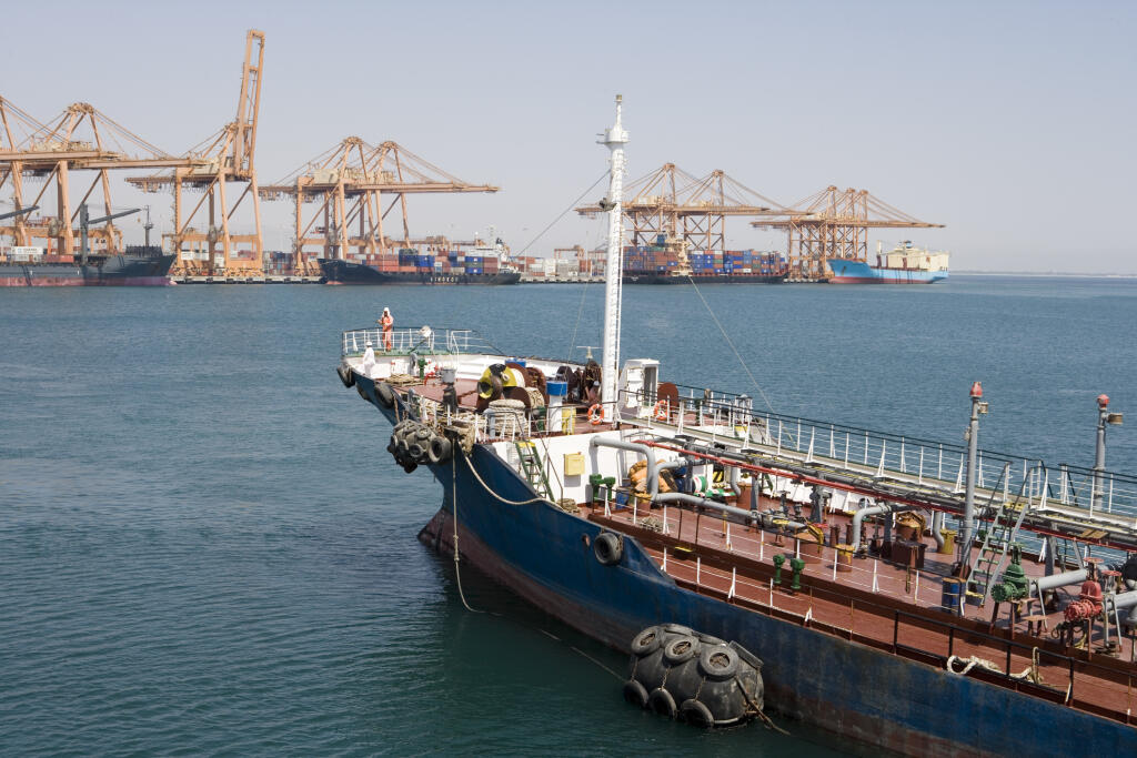 Na ropný tanker v Ománskom zálive sa nalodilo vo štvrtok ráno bez povolenia niekoľko mužov vo vojenských uniformách. Upozornila na to Britská organizácia pre námorný obchod (UKMTO) a popredná spravodajská firma. (Ilustračná foto)