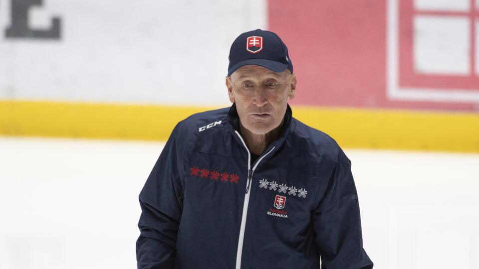 Na snímke tréner slovenskej hokejovej reprezentácie Craig Ramsay počas zrazu tímu pred Nemeckým pohárom 7. novembra 2022 v Bratislave. FOTO TASR - Pavel Neubauer