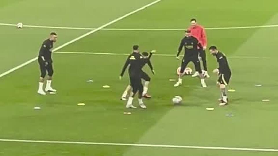 Hakimi chcel obrať Neymara, Messiho, Mbappého a Ramosa o loptu, no nepodarilo sa mu to. Nemal šancu.