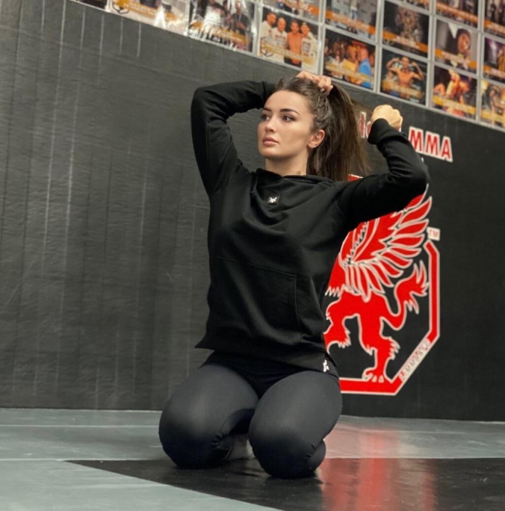 Diana svojou krásou ohúri každého fanúšika bojových športov.