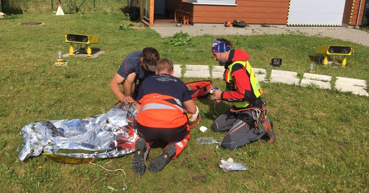 Les secouristes de montagne et aériens ont apporté leur aide aux Polonais dans les montagnes des Tatras.