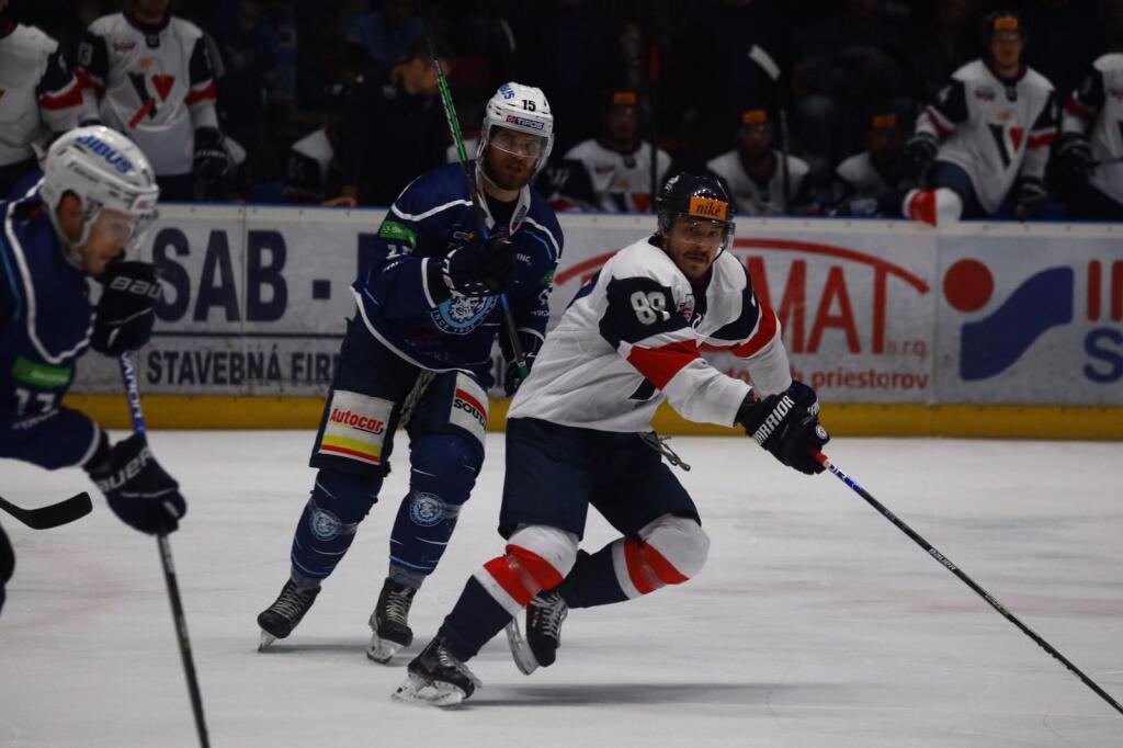 Hráči HC Slovan Bratislava a HK Nitra vo finále play off Tipos extraligy.