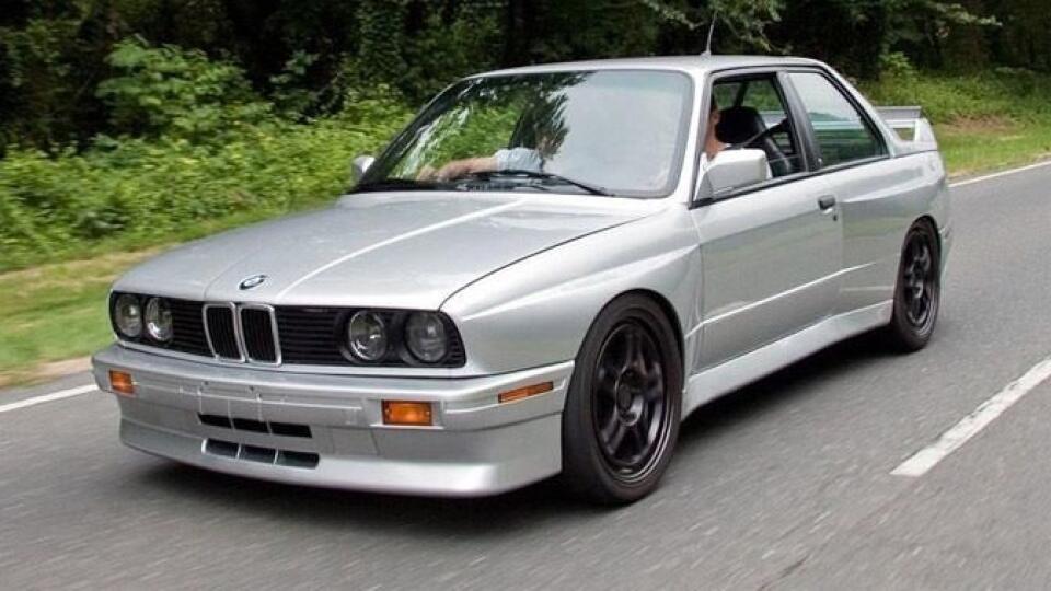 BMW M3 generácie E30 s motorom V10