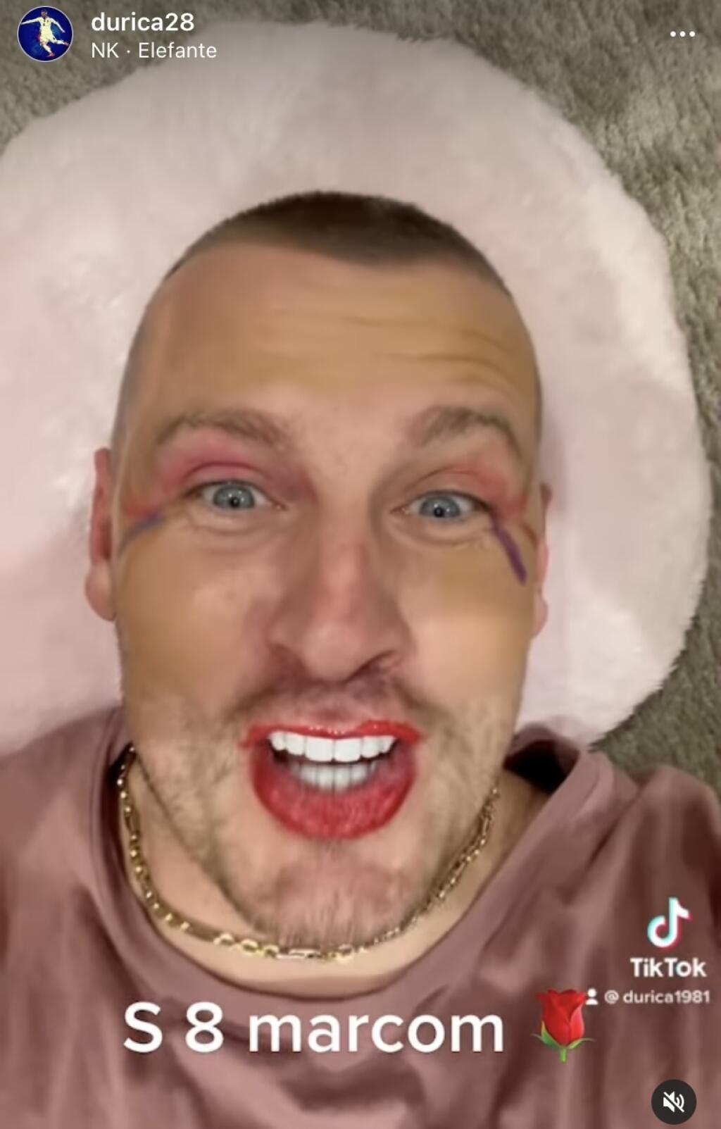 Bývalý futbalista Ján Ďurica sa na MDŽ poriadne vybláznil s dcérou Ninkou a nechal sa namaľovať.
