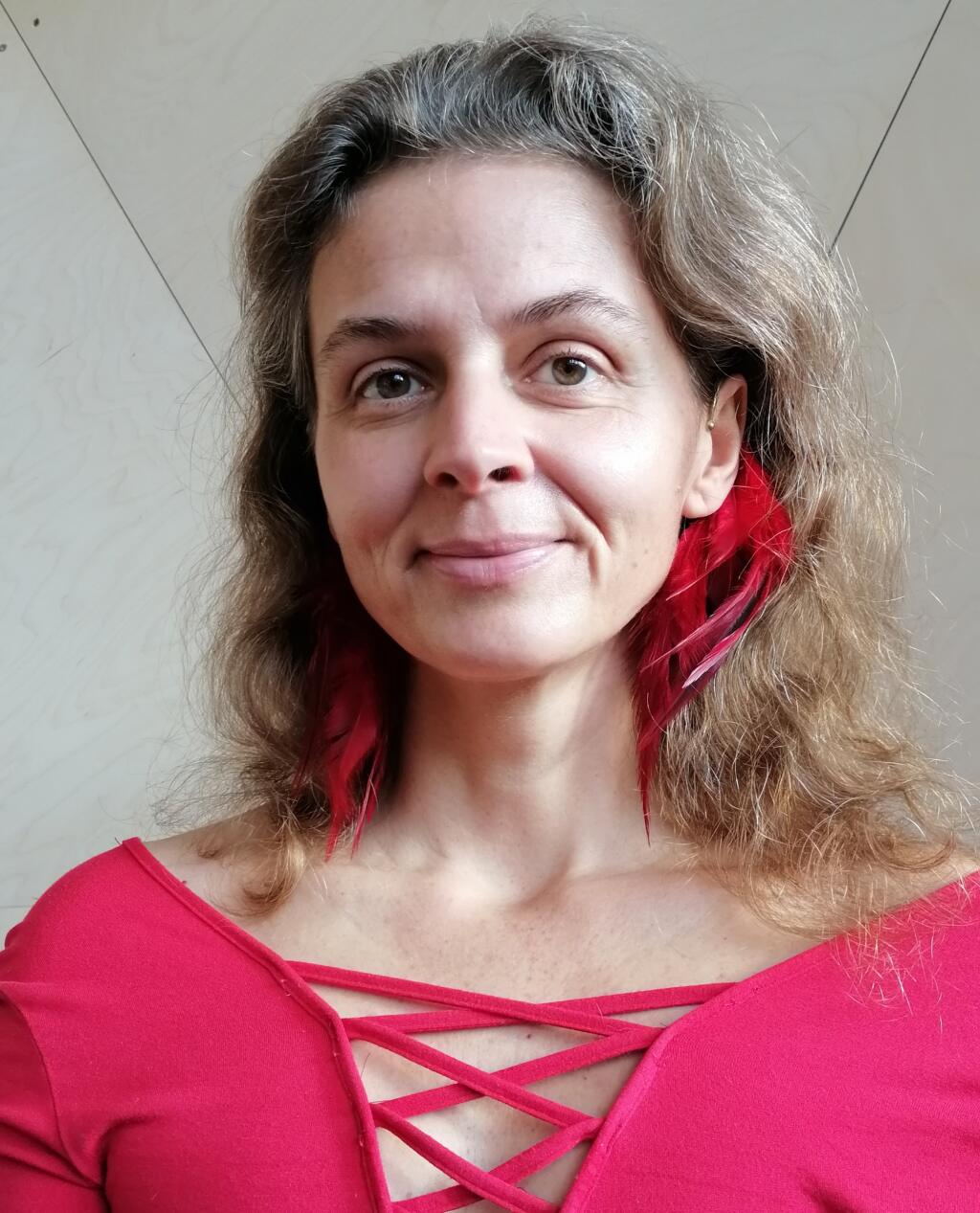Výskumy ukazujú, že študijné výsledky detí vzdelávaných doma nie sú ovplyvnené sociálnou situáciou, ani vzdelaním rodičov. V školskom prostredí naopak zohrávajú významnú rolu peniaze, ale aj vzdelanie rodičov.