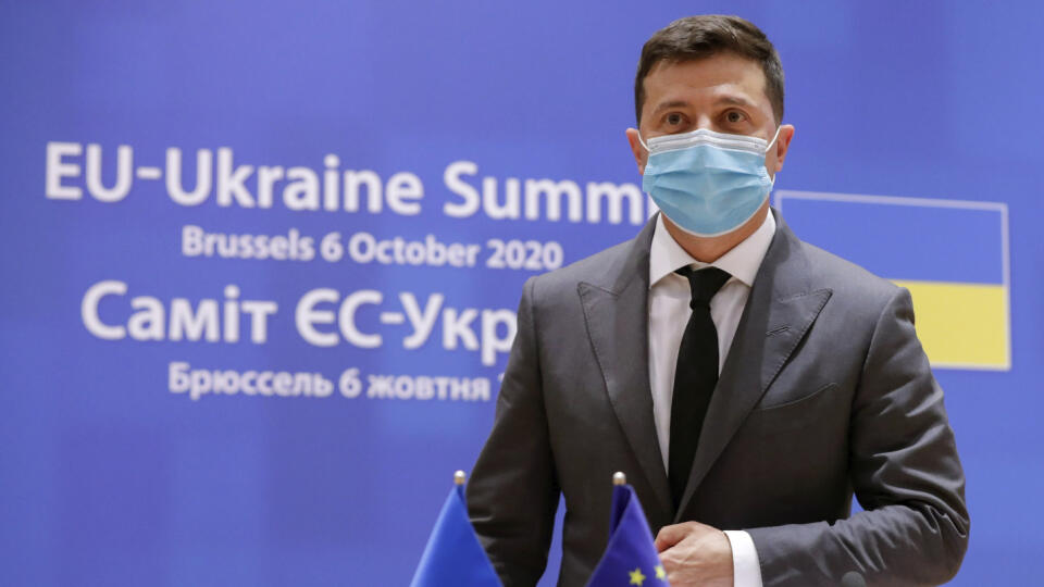 Ukrajinský prezident Volodymyr Zelenskyj prichádza na summit EÚ-Ukrajina 6. októbra 2020 v Bruseli.