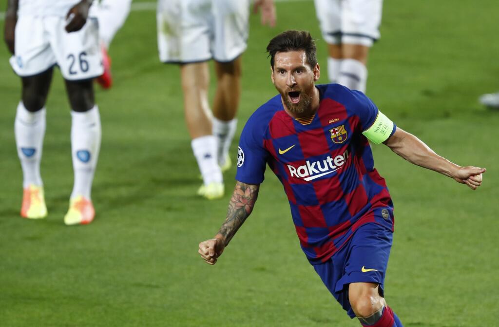 JB 19 Barcelona - Hráč Barcelony Lionel Messi oslavuje druhý gól do bránky Neapola v zápase osemfinálovej odvety Ligy majstrov UEFA 2019/2020 FC Barcelona - SSC Neapol v Barcelone 8. augusta 2020. FOTO TASR/AP
Barcelona Lionel Messi celebrates after scoring his second goal during the Champions League round of 16, second leg soccer match between Barcelona and Napoli at the Camp Nou Stadium in Barcelona, Spain, Saturday, Aug. 8, 2020. (AP Photo/Joan Monfort)
