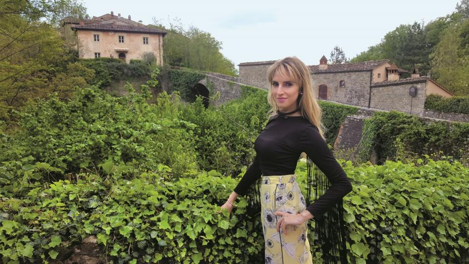 Pohárik u tenora: Simona dokáže otvoriť dvere aj do slávnych viníc Andrea Bocelliho na usadlosti, ktorú vedie jeho brat.