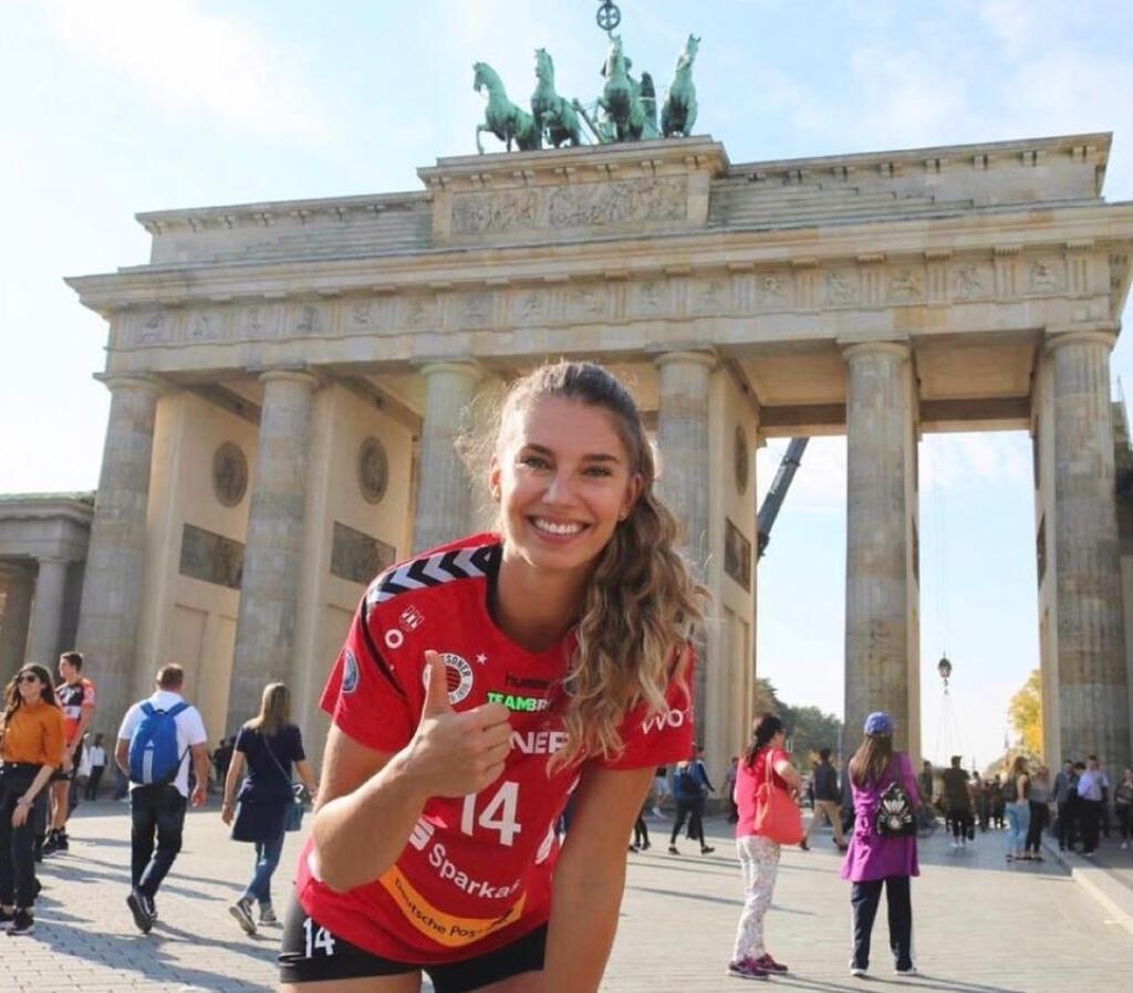 Nikola Radosová patrí k najkrajším slovenským volejbalistkám a svojim dokonalým vzhľadom zaujala na aj nedávnom európskom šampionáte.