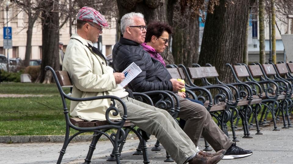 Štát každý rok prihadzuje desiatky dní, ktoré musíme odpracovať, aby sme mohli ísť do penzie. Ilustračné foto