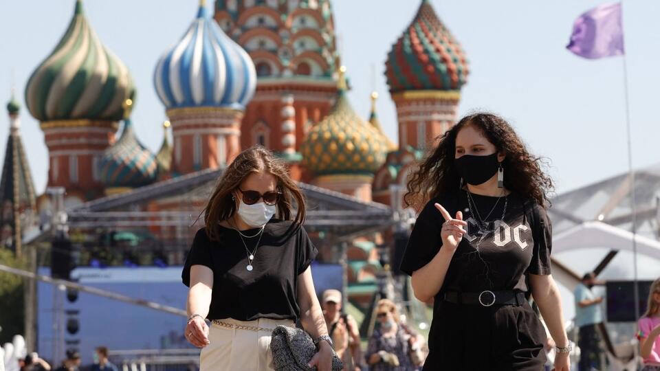 Moskva bojuje s vysokým nárastom nakazených. Podľa najnovšieho nariadenia nemajú nezaočkovaní občania nárok na preventívnu zdravotnú starostlivosť.