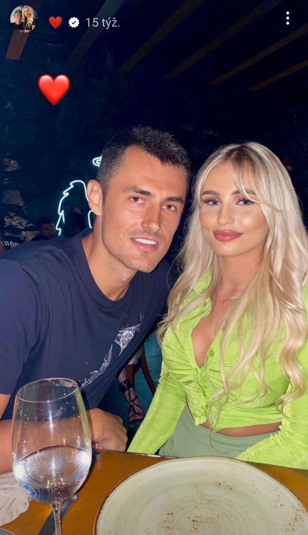 Argentínska 27-ročná krásna blondína Eugenia randí s krajanom a tenisovým šampiónom Diegom Schwartzmanom. Dvojica je spolu od roku 2019 a má za sebou niekoľko významných okamihov.