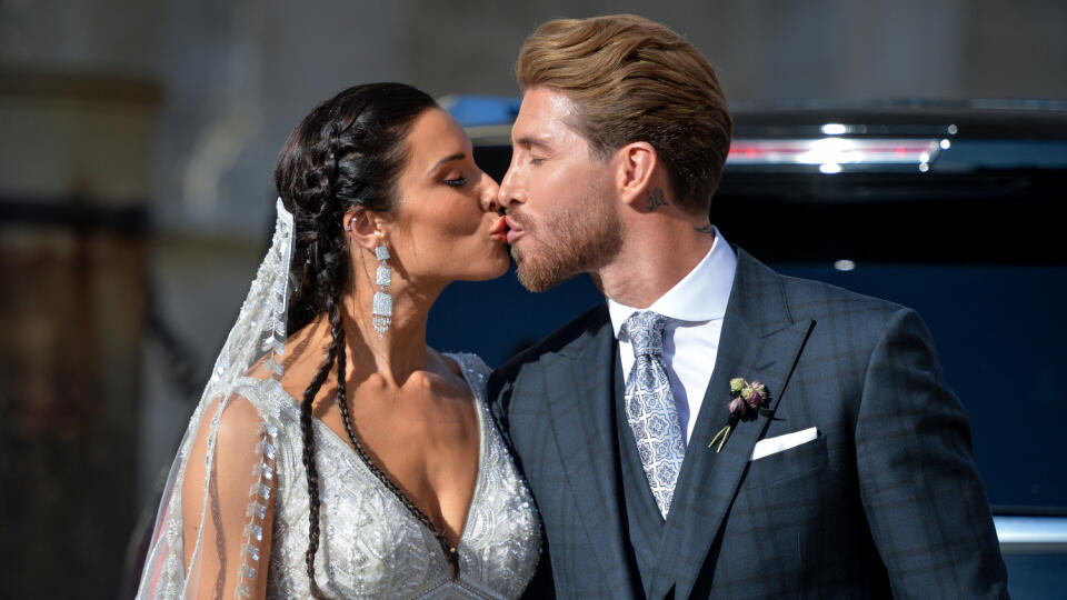 Má za sebou najdôležitejší prestup v živote. Nezmenil však klub, ale stal sa z neho ženáč. Španielsky futbalový obranca Sergio Ramos (33) sa v sobotu oženil so známou televíznou moderátorkou Pilar Rubiovou (41).