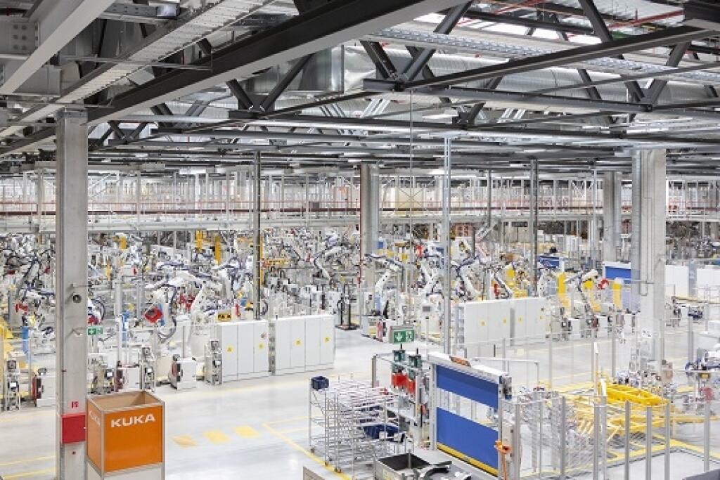 Niektoré linky na výrobu automobilu Jaguar Land Rover sú už pod Zoborom skompletizované.