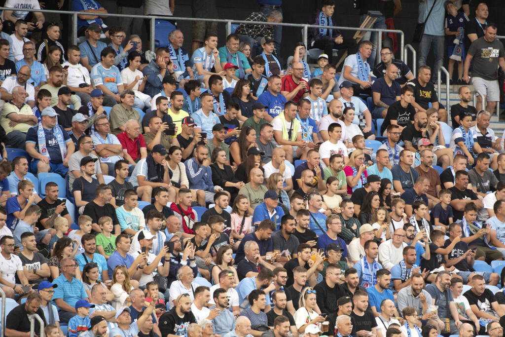 Na snímke pohľad na divákov prvého stretnutia 1. predkola Ligy majstrov ŠK Slovan Bratislava - Dinamo Batumi 6. júla 2022 v Bratislave. FOTO TASR - Pavel Neubauer