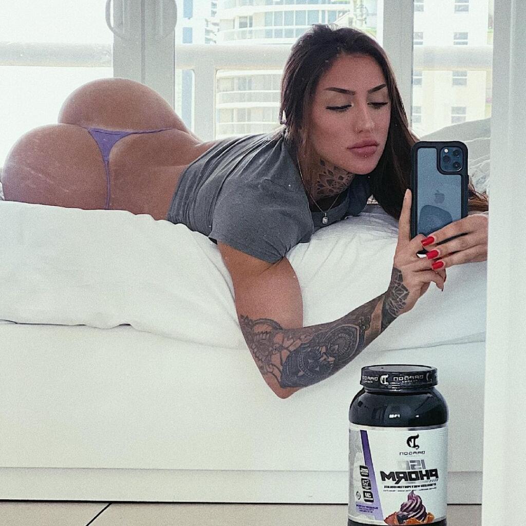 Nabieva sa nebojí odvážnejších póz.