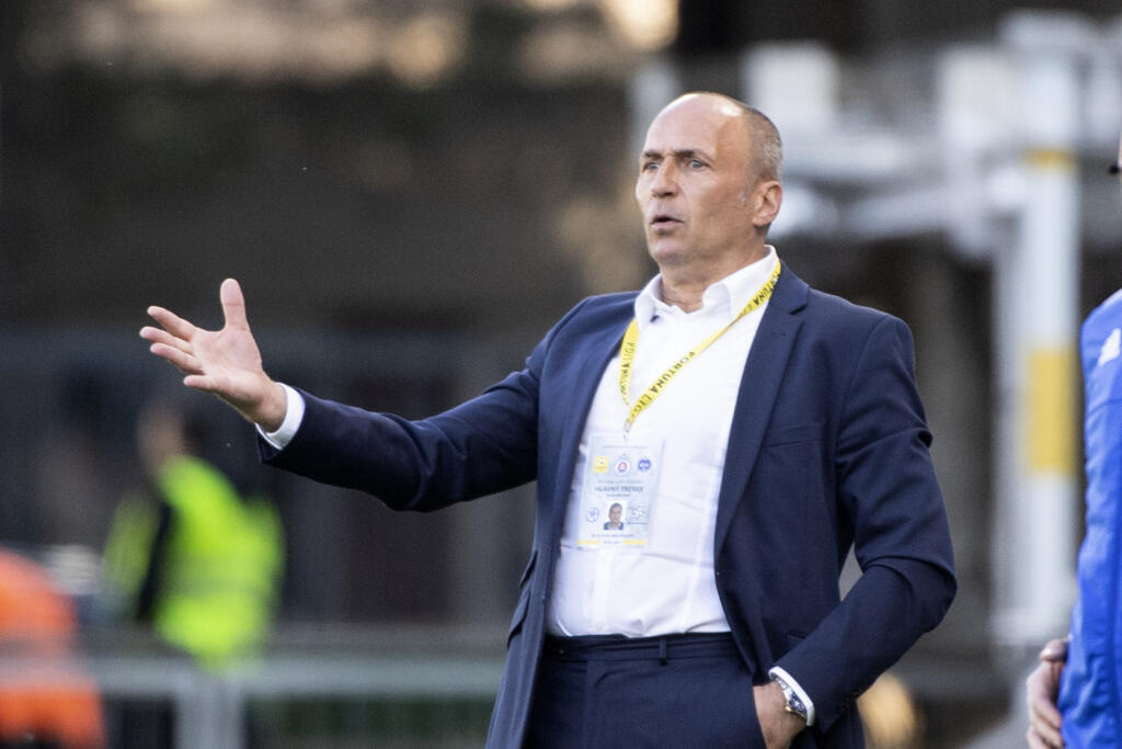 Na snímke tréner ŠK Slovan Darko Milanič v zápase 8. kola nadstavbovej skupiny o titul ŠK Slovan Bratislava - DAC Dunajská Streda 9. mája 2021 v Bratislave. FOTO TASR - Pavel Neubauer