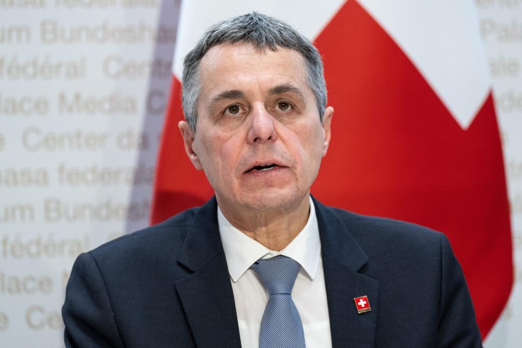 JB 17 Bern - Švajčiarsky federálny prezident Ignazio Cassis počas tlačovej konferencie v Berne 28. februára 2022. Švajčiarsky prezident Ignazio Cassis v pondelok oznámil, že jeho krajina prijala sankcie voči Rusku. Opatrenia sú podľa neho rovnaké, ako sankcie zo strany Európskej únie. TASR o tom informovala na základe informácií od AFP a Reuters. 