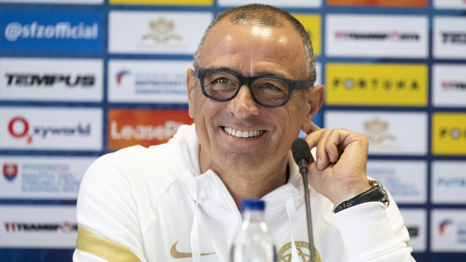 Na snímke tréner slovenskej futbalovej reprezentácie Francesco Calzona počas tlačovej konferencie v Bratislave v pondelok 12. septembra 2022. FOTO TASR - Pavel Neubauer