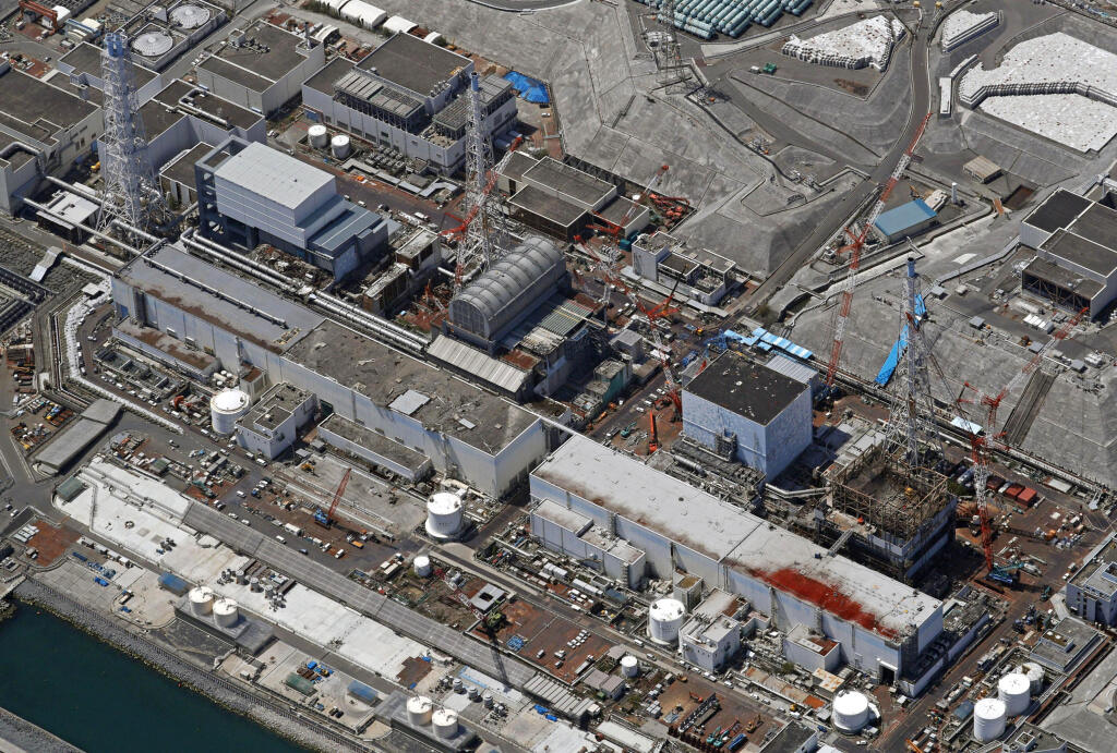 WA 16 archív Okuma - Na archívnej snímke z 23. apríla 2019 je jadrová elektráreň Fukušima Daiči. Japonsko plánuje v roku 2021 začať s odstraňovaním zvyškov jadrového paliva z haváriou poškodenej elektrárne Fukušima Daiči.Odstránenie odpadu sa podľa DPA považuje za najväčšiu výzvu pri vyraďovaní jadrovej elektrárne Fukušima Daiči z prevádzky. Závod je prevádzkovaný spoločnosťou TEPCO. V elektrárni došlo po zemetrasení v roku 2011 a následnej vlne cunami k roztaveniu troch zo šiestich reaktorov. D