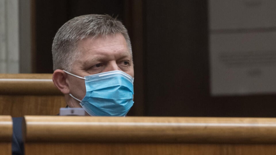 Na snímke opozičný poslanec Robert Fico (SMER-SD) počas 18. schôdze parlamentu v Bratislave v utorok 24. novembra 2020. FOTO TASR - Martin Baumann
