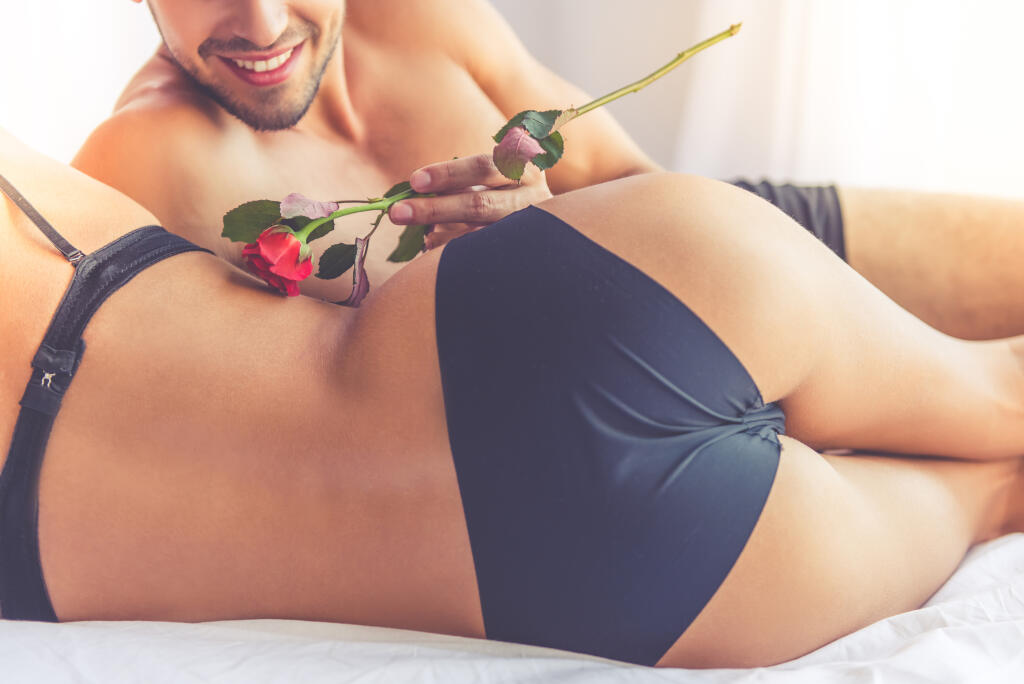 Cropped,Image,Of,Beautiful,Passionate,Couple,Having,Sex,On,Bed.