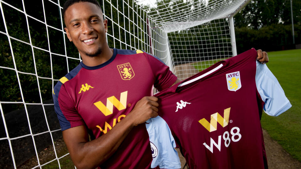 Nováčik Premier League Aston Villa získial mladného obrancu Konsu