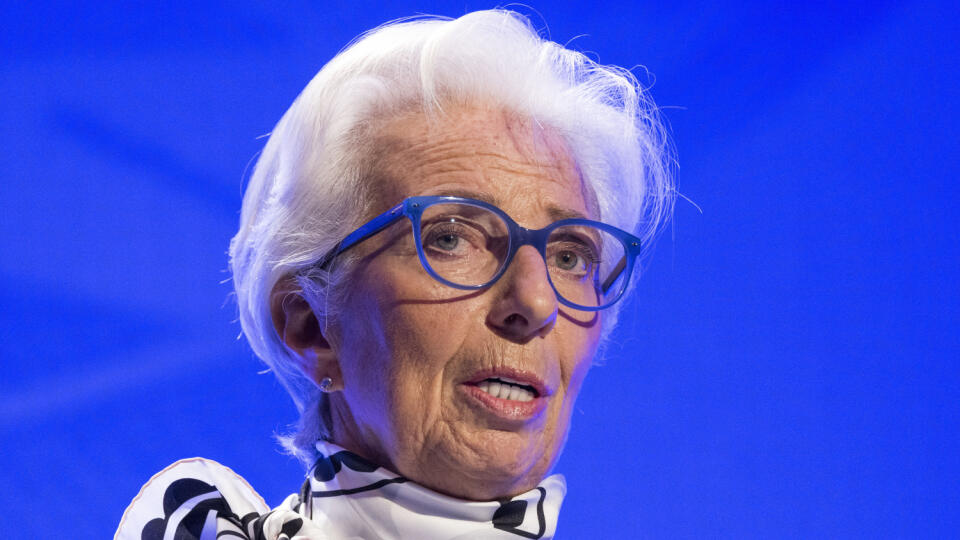 KK24 Frankfurt nad Mohanom - Na snímke prezidentka Európskej centrálnej banky (ECB) Christine Lagardová hovorí na Európskom bankovom kongrese 18. novembra 2022 vo Frankfurte nad Mohanom. ECB bude pokračovať vo zvyšovaní úrokových sadzieb. Dokonca možno bude nútená utlmiť ekonomickú aktivitu, aby dostala pod kontrolu infláciu, uviedla v piatok šéfka ECB Christine Lagardová bude pokračovať vo zvyšovaní úrokových sadzieb a signalizovala, že ECB bude ako svoj hlavný nástroj preferovať zvyšovanie sad