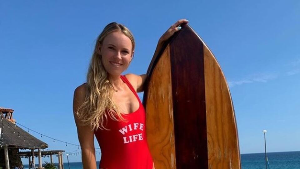 Dánska tenistka nemá problém ukázať svoju vymakanú postavu.