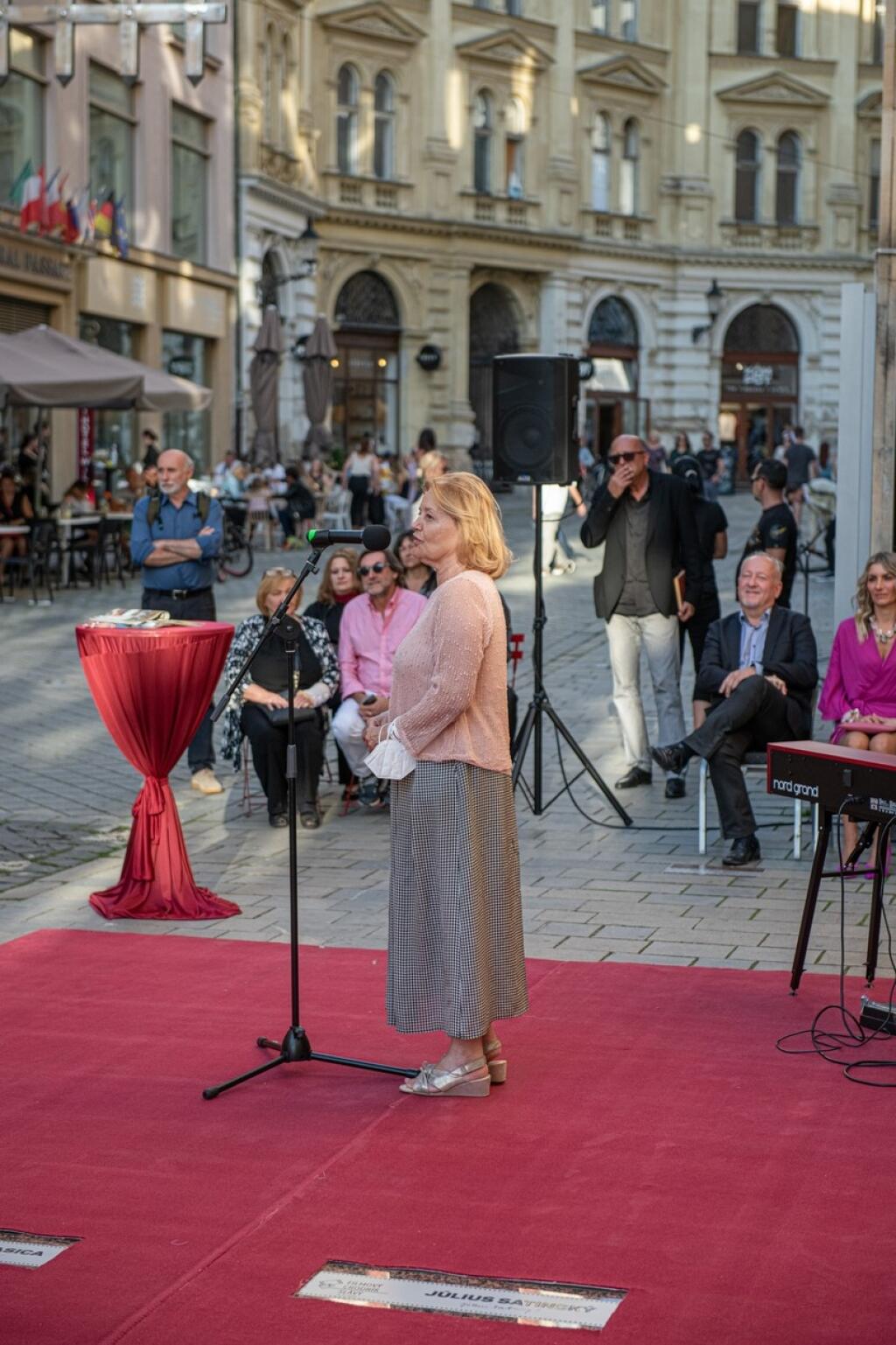 Magda Vášáryová