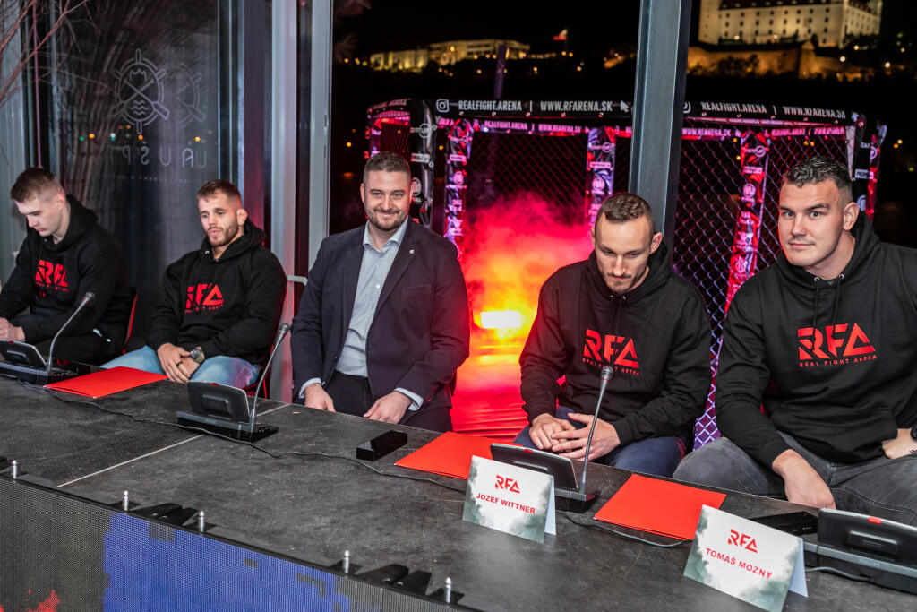 Promotéri odhalili prvé známe mená zápasníkov, medzi ktorými sú Tomáš Deák, Igor Daniš, Jakub Kadáš, Jozef Wittner, Tomáš Možný, Kamil Cibinski či Adrián Bartl.