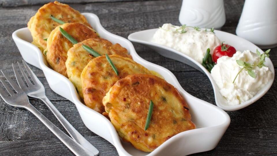 Vyskúšajte recept na domáce pagáče s jogurtom a jarnou cibuľkou.