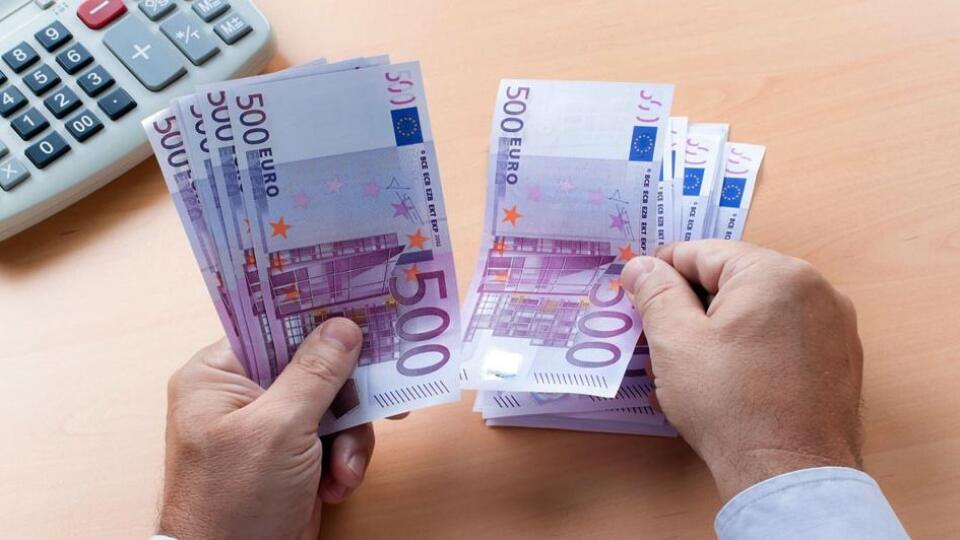 Firmy si v júni požičali od bánk najviac za celé roky, snažia sa nahradiť výpadok tržieb