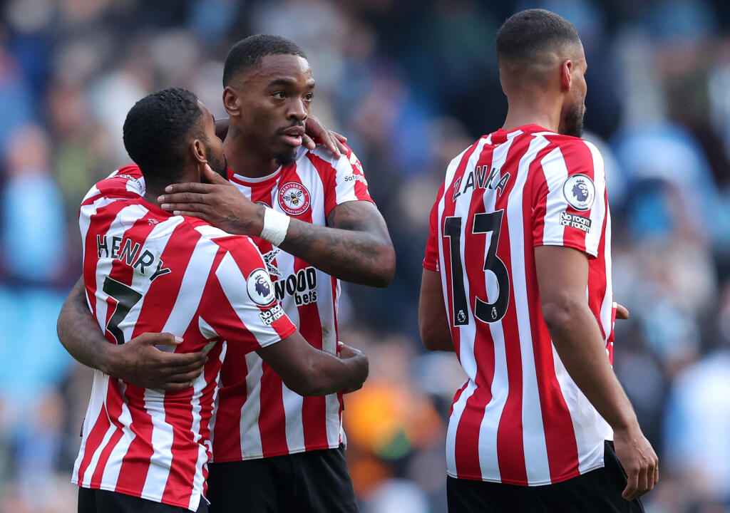 Ivan Toney dvomi gólmi rozhodol o víťazstve Brentfordu nad Manchestrom City.