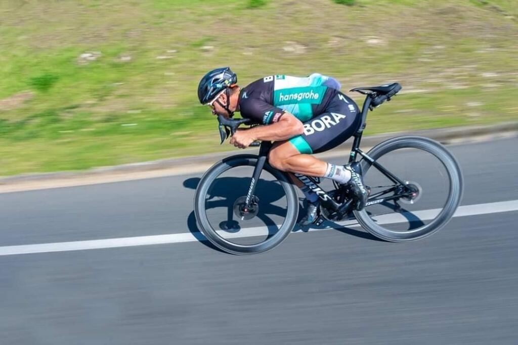 Sedenie na ráme bicykla budú mať najnovšie cyklisti zakázané. Sagan túto techniku často využíval.