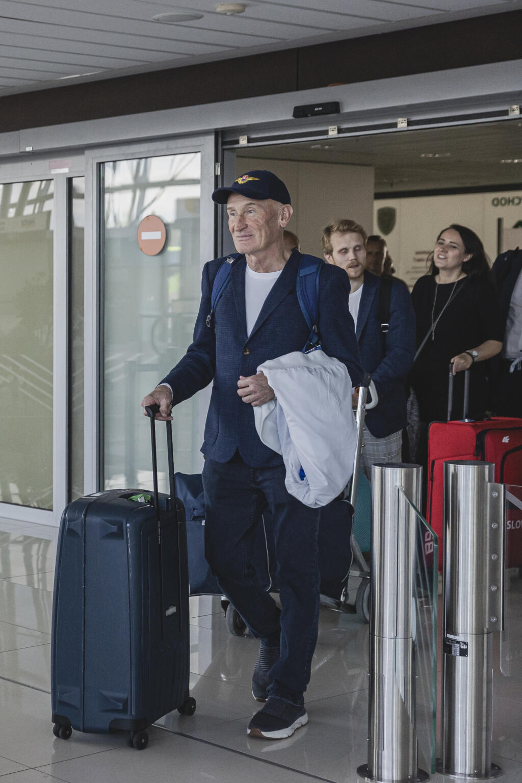 Hráčí seniorskej reprezentácie prileteli po skončení účinkovania na Majstrovstvách sveta v ľadovom hokeji vo Fínsku späť do Bratislavy. Na letisku ich čakala početná skupinka fanúšikov.
