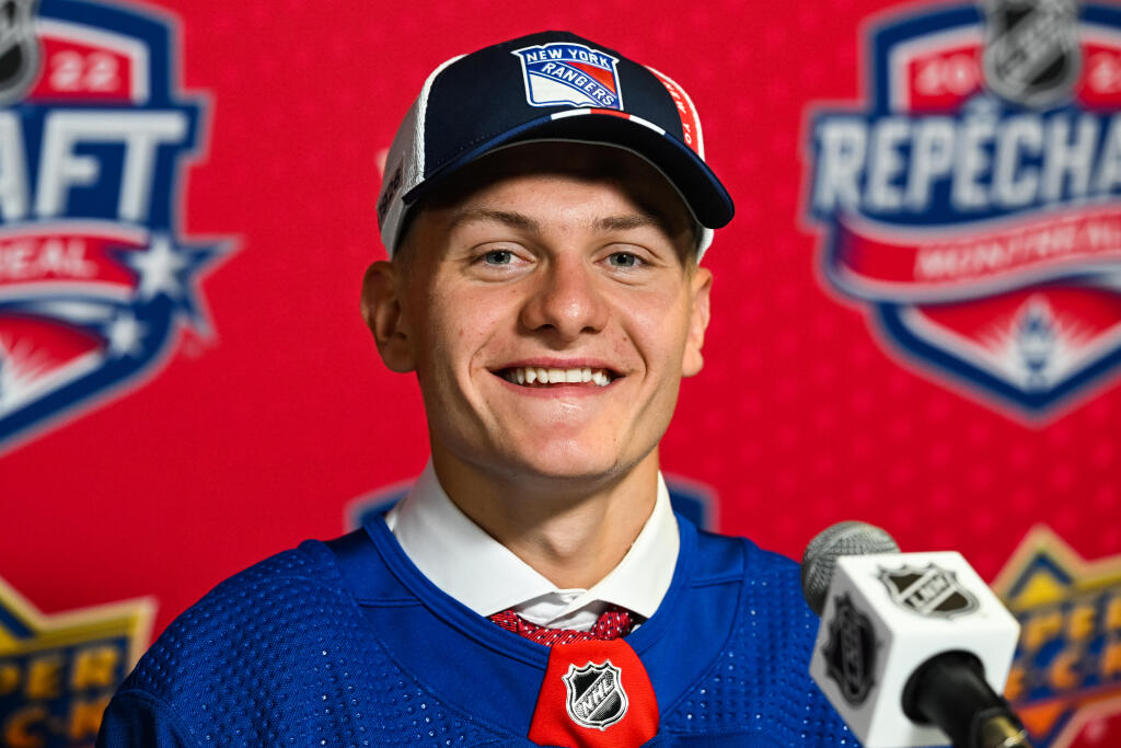 Adam Sýkora v drese New Yorku Rangers.