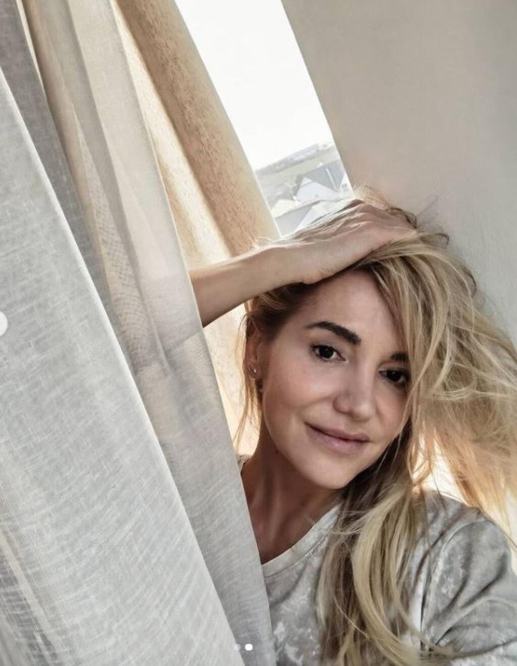 Dara Rolins tesne po prebudení.