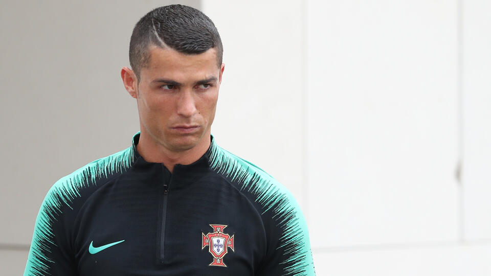 Cristiano Ronaldo zamyslel nad prestupovým obdobím a cenami, ktoré kluby utratili. Astronomické sumy za mladých hráčov ho doslova nasrdili.